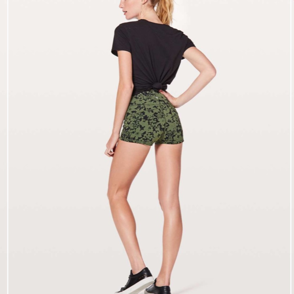 NWOT In Movement Short Everlux 2.5” Size 4